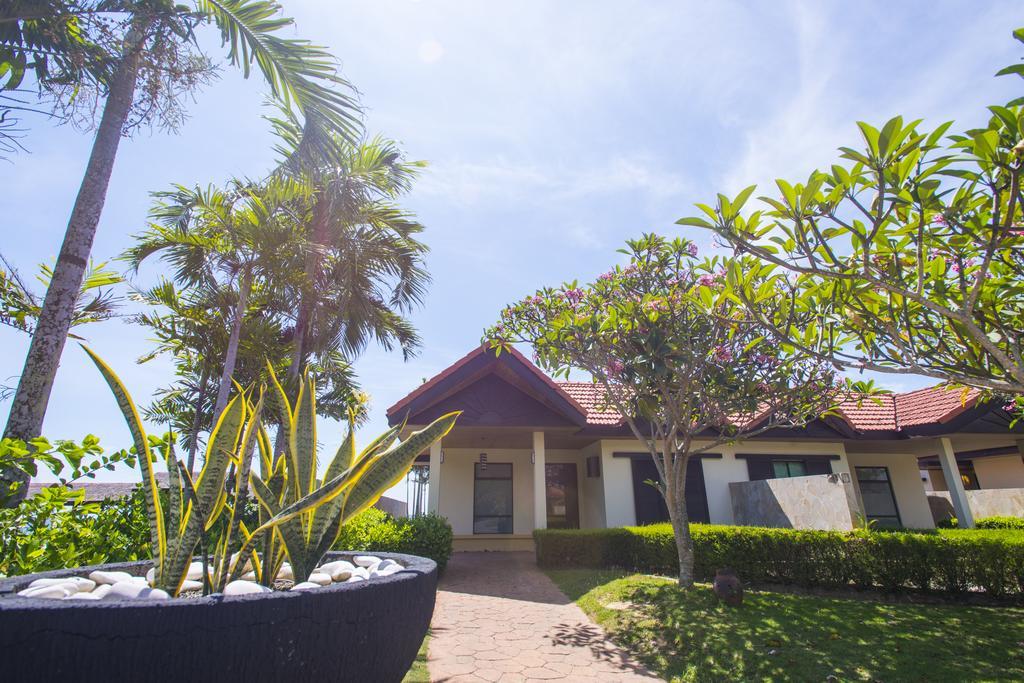 Sabah Beach Villas & Suites Kota Kinabalu Buitenkant foto
